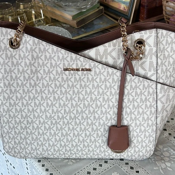 NWT Michael Kors Jet Set Travel Shoulder Bag With MK Print - Picture 2 of 9